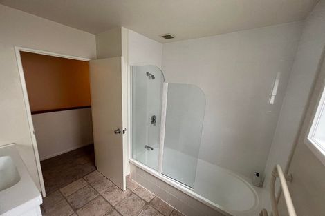 Photo of property in 4 Pannill Place, Oteha, Auckland, 0632