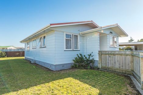 Photo of property in 21 Gibbons Crescent, Castlecliff, Whanganui, 4501