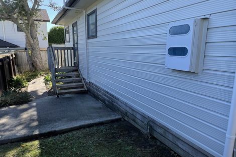 Photo of property in 21 Lantana Road, Green Bay, Auckland, 0604