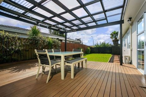 Photo of property in 2/1 Caribbean Drive, Unsworth Heights, Auckland, 0632