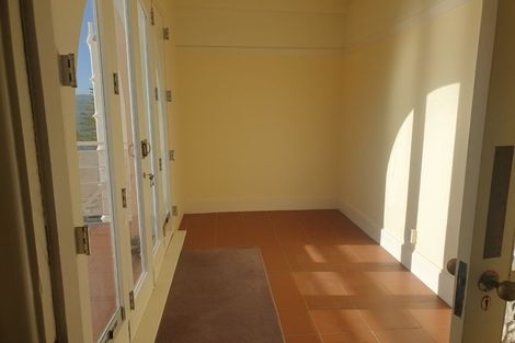 Photo of property in Inverleith Apartments, 5/306 Oriental Parade, Oriental Bay, Wellington, 6011