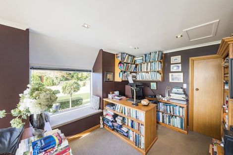 Photo of property in 38 Titirangi Drive, Fitzherbert, Palmerston North, 4471