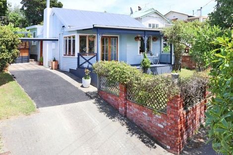 Photo of property in 132 Paremata Road, Paremata, Porirua, 5024