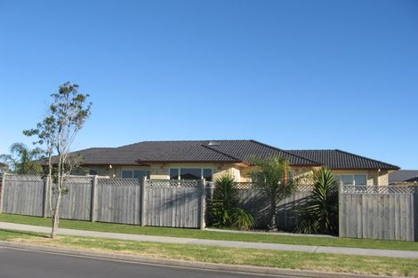 Photo of property in 70 Blackwood Drive, Wattle Downs, Auckland, 2103