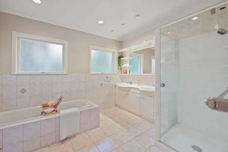 Photo of property in 10 Etherege Place, Howick, Auckland, 2014