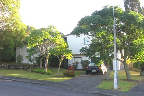 Photo of property in 29 Mannering Place, Hillcrest, Auckland, 0627