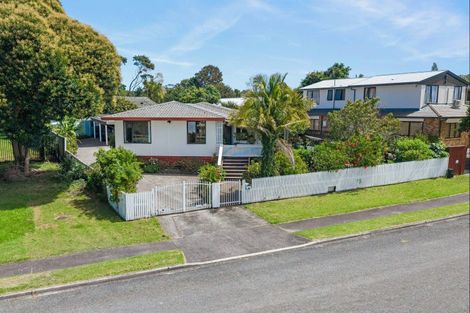 Photo of property in 15 Marinich Drive, Ranui, Auckland, 0612