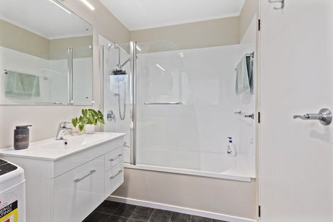 Photo of property in 11b Florio Terrace, Tawa, Wellington, 5028