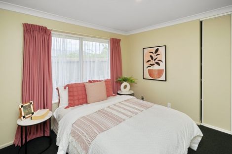 Photo of property in 8 Parkinson Place, Woodend, 7610