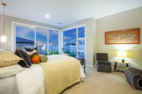 Photo of property in 28 Te Hoiere Street, Aotea, Porirua, 5024