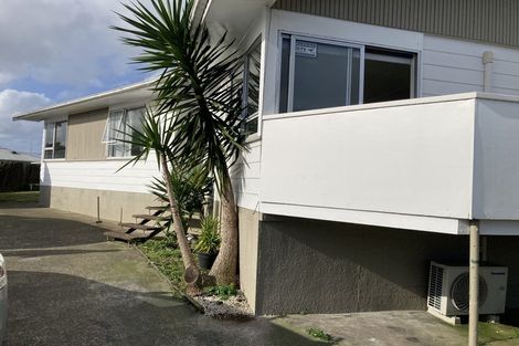 Photo of property in 40 Larissa Avenue, Henderson, Auckland, 0610