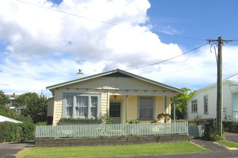 Photo of property in 33a Rutland Road, Stanley Point, Auckland, 0624