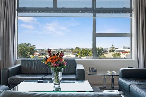 Photo of property in Quarterdeck, 22/4 Buller Street, New Plymouth, 4310