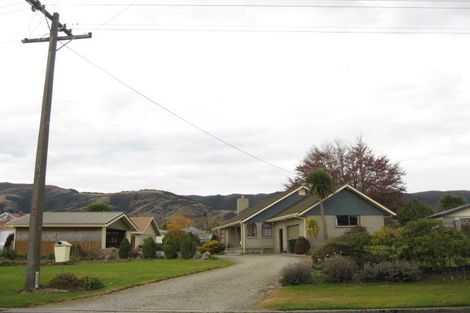Photo of property in 2 Pine Street, Tapanui, 9522