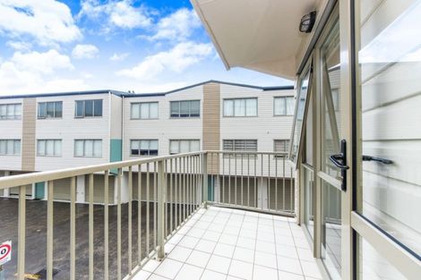 Photo of property in The Haven, 41/120 Beach Haven Road, Beach Haven, Auckland, 0626