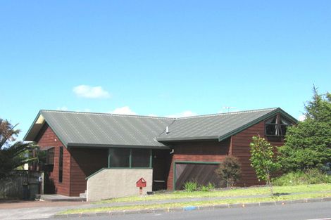 Photo of property in 1/1 Matisse Drive, West Harbour, Auckland, 0618