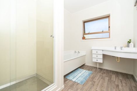 Photo of property in 24 Forest Lake Road, Forest Lake, Hamilton, 3200