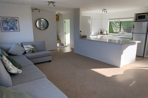 Photo of property in 20 Amery Place, West Harbour, Auckland, 0618