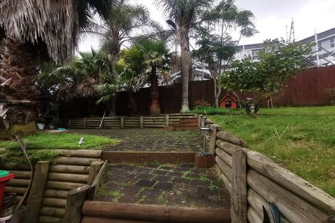 Photo of property in 17 Palmetto Place, Goodwood Heights, Auckland, 2105