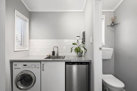 Photo of property in 9/354 Muritai Road, Eastbourne, Lower Hutt, 5013