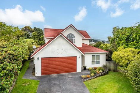 Photo of property in 21 Saunders Close, Whitby, Porirua, 5024