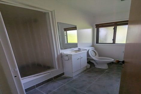 Photo of property in 2/5 Seacliffe Avenue, Belmont, Auckland, 0622