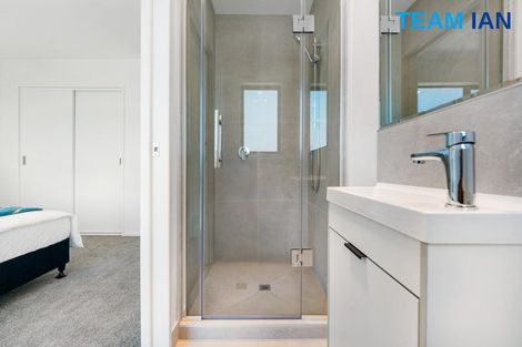 Photo of property in 7/11 Kayle Glen, West Harbour, Auckland, 0618