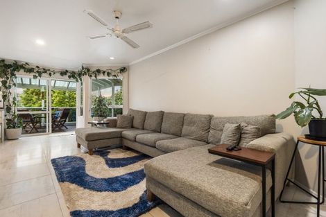 Photo of property in 58 Marina View Drive, West Harbour, Auckland, 0618