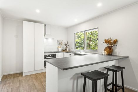 Photo of property in 2/128 Lynn Road, Bayview, Auckland, 0629