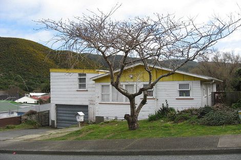 Photo of property in 10 Parenga Street, Wainuiomata, Lower Hutt, 5014