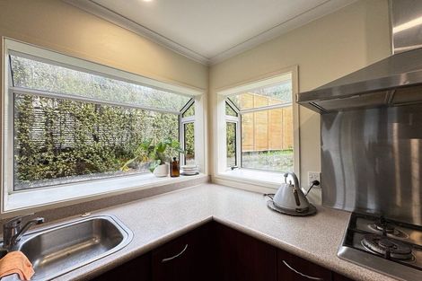 Photo of property in 49 Dress Circle, Newlands, Wellington, 6037