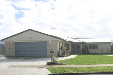 Photo of property in 2 Kittyhawk Place, Melville, Hamilton, 3206