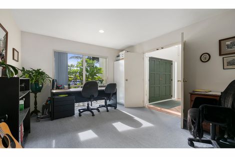 Photo of property in 22 Margaret Henry Crescent, Oteha, Auckland, 0632