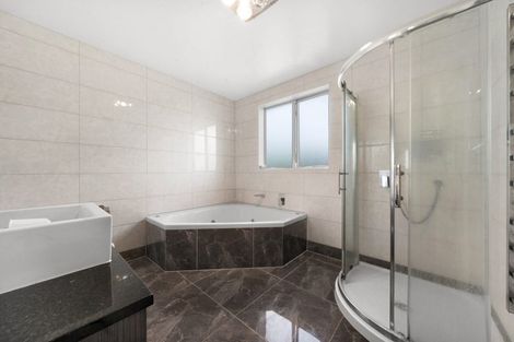 Photo of property in 51 Mt Lebanon Crescent, The Gardens, Auckland, 2105