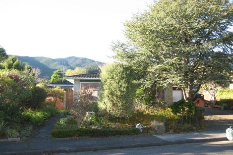 Photo of property in 9 Brazier Grove, Paraparaumu, 5032