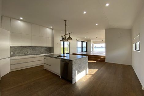 Photo of property in 62 The Terrace, Herald Island, Auckland, 0618