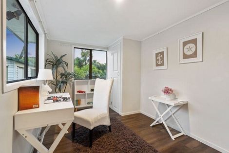 Photo of property in 2/42 Kiwi Esplanade, Mangere Bridge, Auckland, 2022