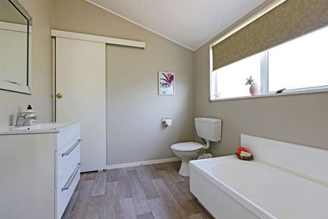 Photo of property in 2 Toop Street, Havelock North, 4130