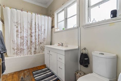 Photo of property in 2/1 Diomede Street, Bayswater, Auckland, 0622