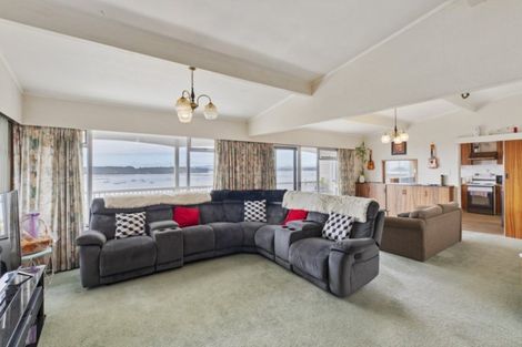 Photo of property in 47 Omokoroa Road, Omokoroa, 3114