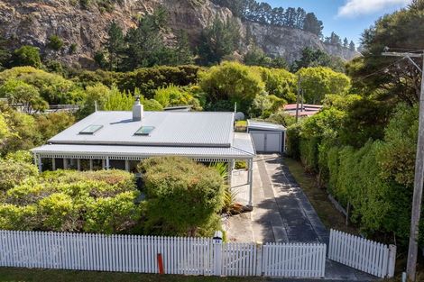 Photo of property in 33 Mihiwaka Road, Long Beach, Port Chalmers, 9081