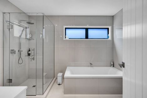 Photo of property in 15 Links Drive, Waiwhakaiho, New Plymouth, 4312