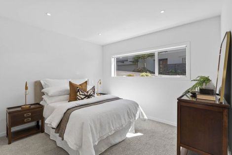 Photo of property in 7 Commodore Parry Road, Castor Bay, Auckland, 0620