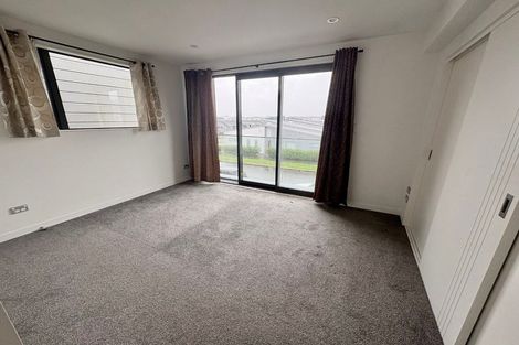 Photo of property in 32 Parahau Road, Papakura, 2110
