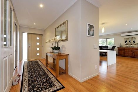 Photo of property in 15 Murray Becroft Avenue, Henderson Valley, Auckland, 0612