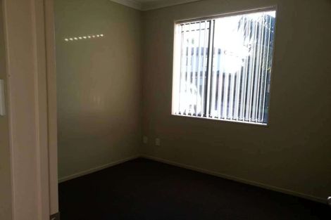 Photo of property in 2 Ballyward Close, East Tamaki, Auckland, 2013
