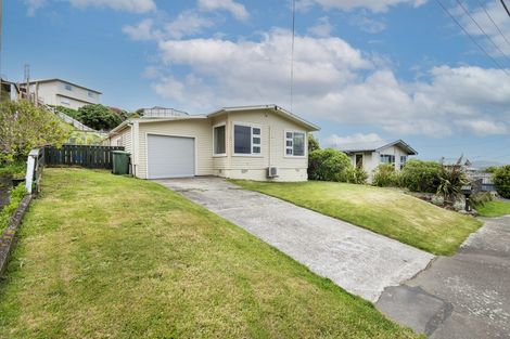 Photo of property in 13 Turville Crescent, Newlands, Wellington, 6037
