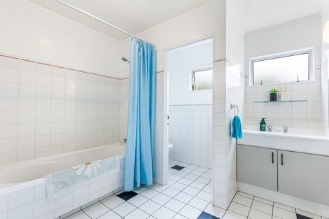 Photo of property in 1/41 Colwill Road, Massey, Auckland, 0614