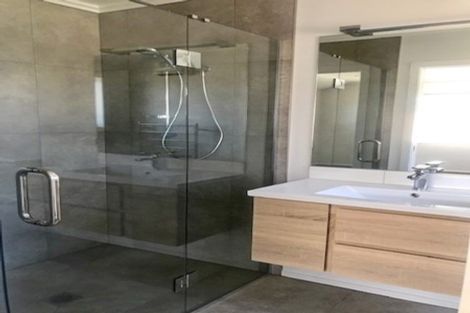 Photo of property in 5 Madison Street, Carterton, 5713