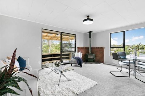 Photo of property in 9 Elizabeth Drive, West Harbour, Auckland, 0618